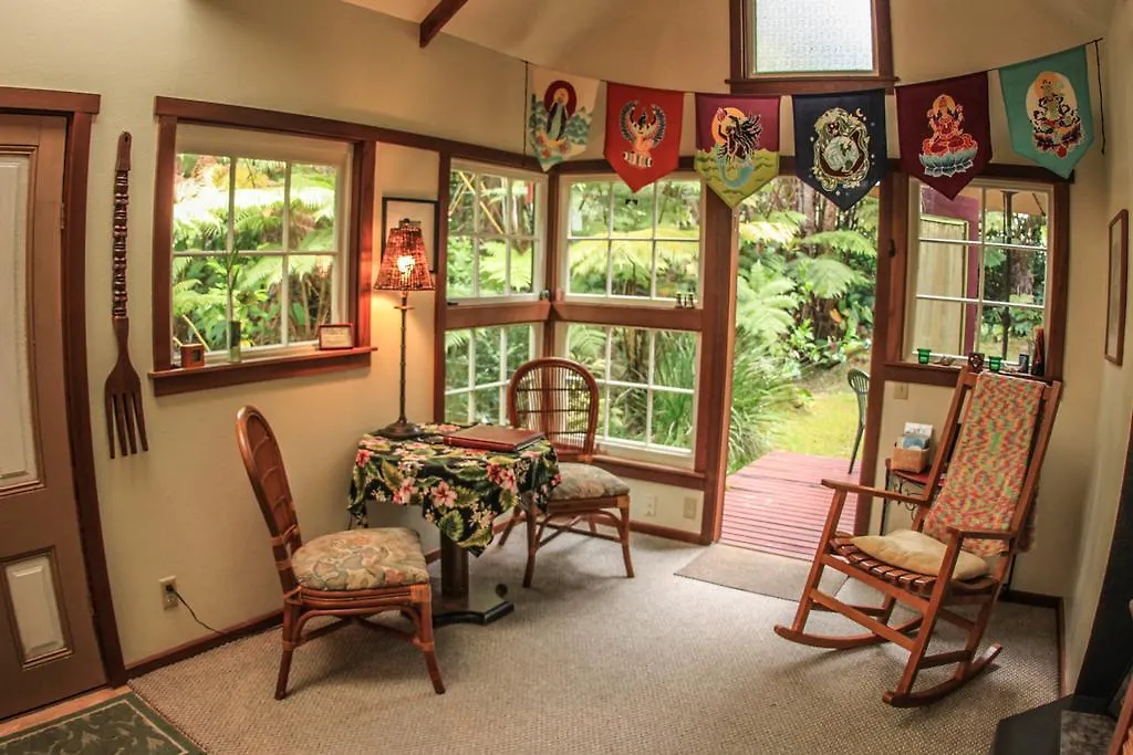 Holiday home Ferny Hollow: Romantic Rainforest Cottage Volcano United States